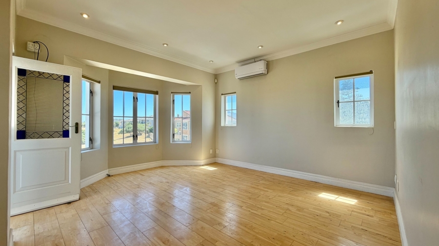 5 Bedroom Property for Sale in Greenways Golf Estate Western Cape